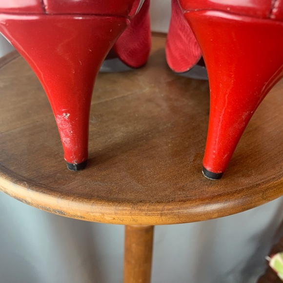 Trotters Red Patent Leather Peep Toe Heels - Picture 3 of 3